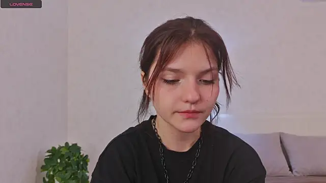 NyraVesperis online show from 22, 4, 2026