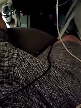 Snapshot of EL_Y_ELLA chatting on 22, 12, 2025 EL Y ELLA online show from 22, 12, 2025