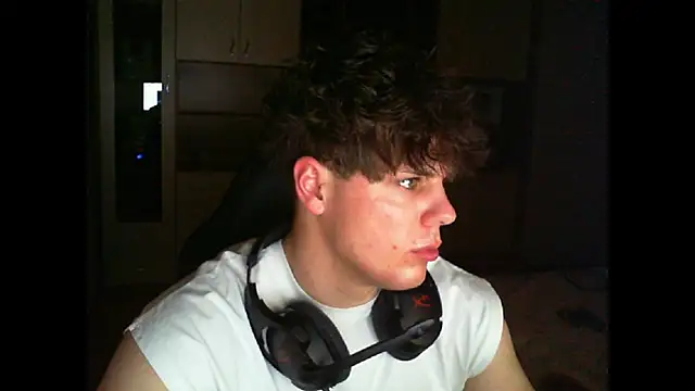 Snapshot of GymGuy0505 chatting on 14, 12, 2025 GymGuy0505 online show from 14, 12, 2025