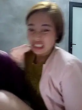 Snapshot of little-effy chatting on 15, 12, 2025 little-effy online show from 15, 12, 2025