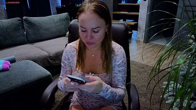 s trawberry  online show from 14, 12, 2025