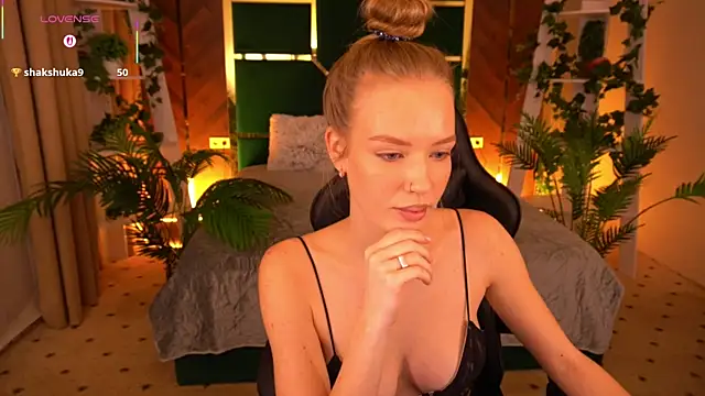 MollyyMayy online show from 5, 2, 2026