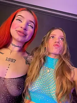 Snapshot of Railey_And_Megan chatting on 17, 12, 2025 Railey And Megan online show from 17, 12, 2025