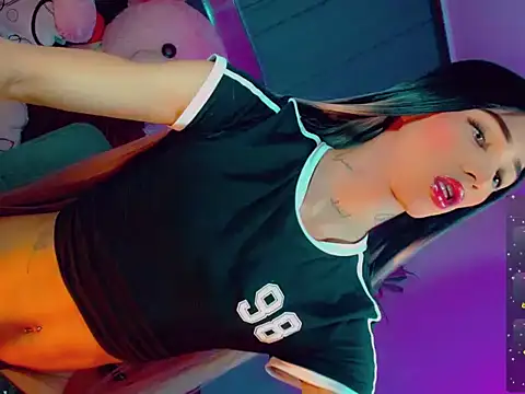 agathaferrer3 online show from 13, 3, 2026