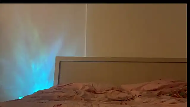 Snapshot of Vanessa_foxii chatting on 17, 12, 2025 Vanessa foxii online show from 17, 12, 2025