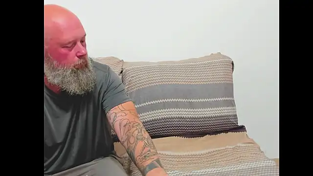 Snapshot of Aurora_and_the_beast chatting on 5, 1, 2026 Aurora and the beast online show from 5, 1, 2026