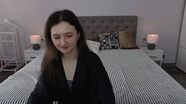 CyrenaLuxe online show from 5, 4, 2026
