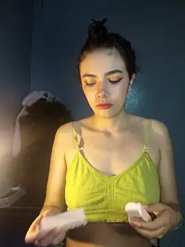 Snapshot of Alii_tay chatting on 17, 12, 2025 Alii tay online show from 17, 12, 2025