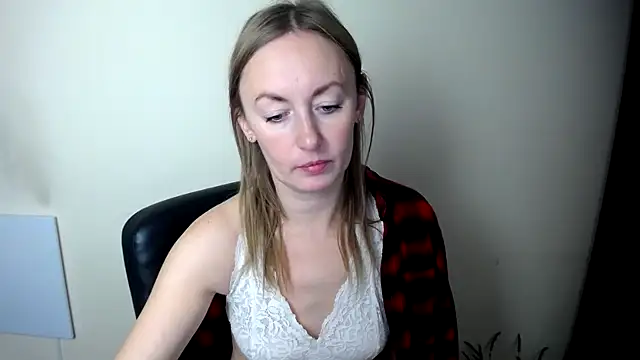 Snapshot of LiaSeass_ chatting on 15, 12, 2025 LiaSeass online show from 15, 12, 2025