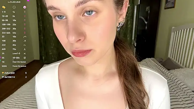 Snapshot of MiaBlanko chatting on 17, 12, 2025 MiaBlanko online show from 17, 12, 2025