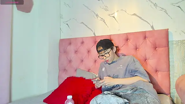 Snapshot of double_temptation2 chatting on 17, 12, 2025 double temptation2 online show from 17, 12, 2025