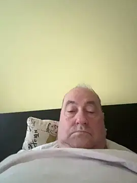 Snapshot of csikar chatting on 8, 4, 2026 csikar online show from 8, 4, 2026