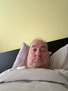 Snapshot of csikar chatting on 15, 4, 2026 csikar online show from 15, 4, 2026