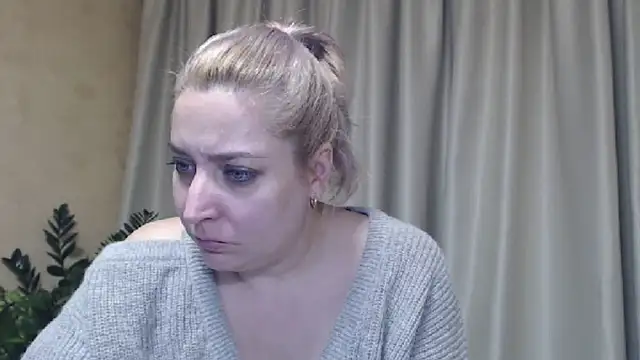 Snapshot of sweetpussy13 chatting on 21, 1, 2025 sweetpussy13 online show from 21, 1, 2025