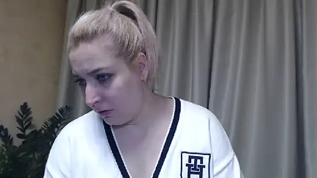 Snapshot of sweetpussy13 chatting on 5, 2, 2025 sweetpussy13 online show from 5, 2, 2025