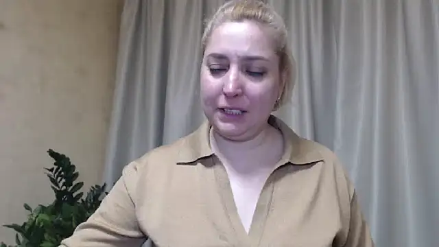 Snapshot of sweetpussy13 chatting on 15, 3, 2025 sweetpussy13 online show from 15, 3, 2025