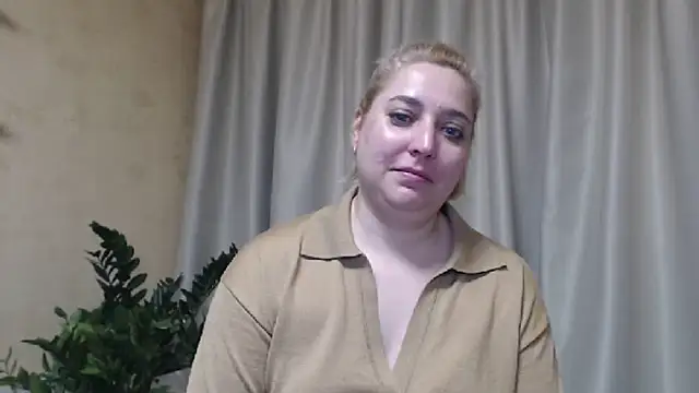 Snapshot of sweetpussy13 chatting on 15, 3, 2025 sweetpussy13 online show from 15, 3, 2025