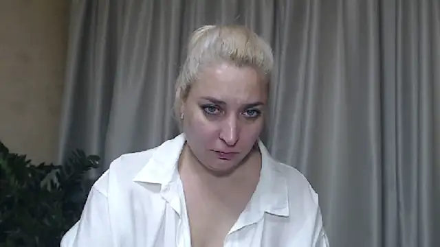 Snapshot of sweetpussy13 chatting on 9, 9, 2025 sweetpussy13 online show from 9, 9, 2025