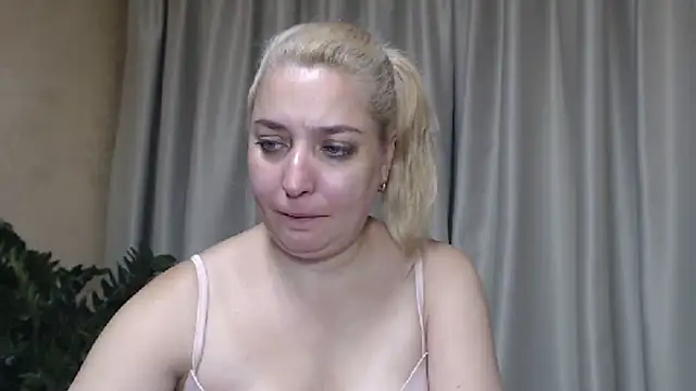 Snapshot of sweetpussy13 chatting on 10, 9, 2025 sweetpussy13 online show from 10, 9, 2025