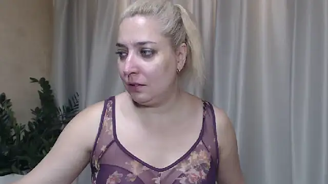 Snapshot of sweetpussy13 chatting on 20, 9, 2025 sweetpussy13 online show from 20, 9, 2025