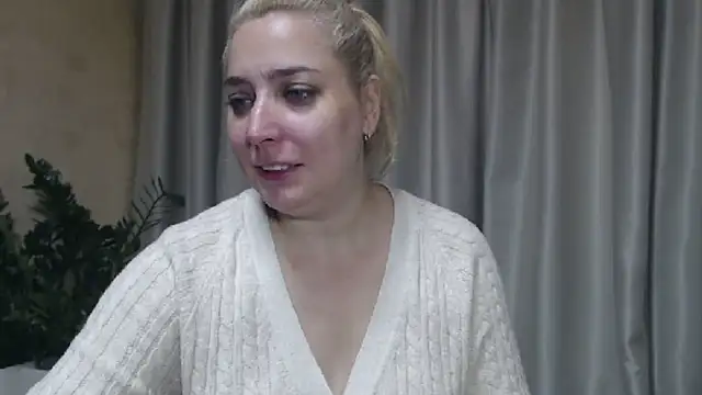 Snapshot of sweetpussy13 chatting on 8, 10, 2025 sweetpussy13 online show from 8, 10, 2025