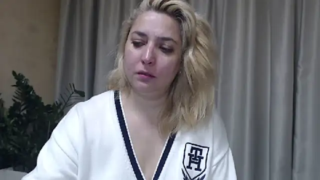 Snapshot of sweetpussy13 chatting on 18, 10, 2025 sweetpussy13 online show from 18, 10, 2025