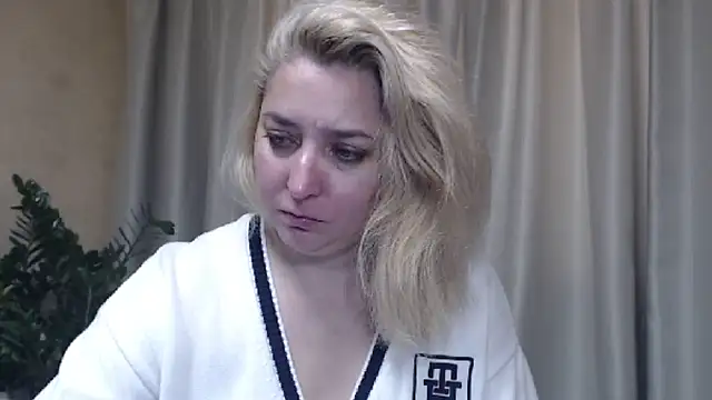 Snapshot of sweetpussy13 chatting on 23, 10, 2025 sweetpussy13 online show from 23, 10, 2025