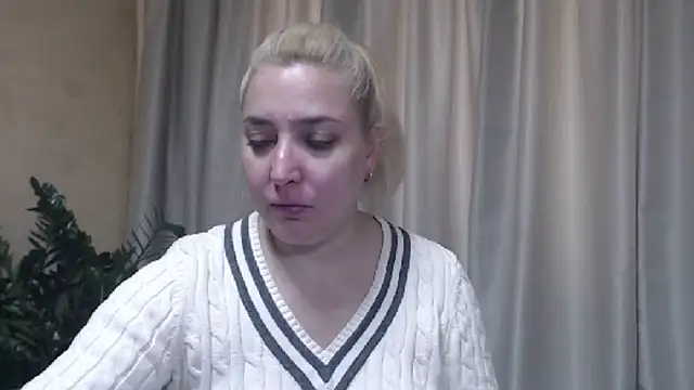 Snapshot of sweetpussy13 chatting on 26, 10, 2025 sweetpussy13 online show from 26, 10, 2025