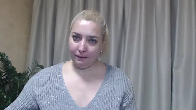 Snapshot of sweetpussy13 chatting on 28, 10, 2025 sweetpussy13 online show from 28, 10, 2025