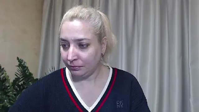 Snapshot of sweetpussy13 chatting on 3, 11, 2025 sweetpussy13 online show from 3, 11, 2025