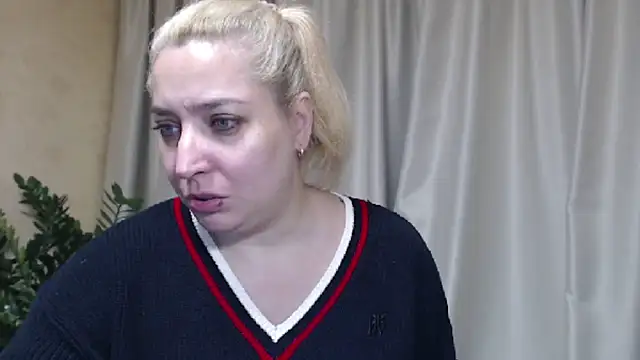 Snapshot of sweetpussy13 chatting on 8, 11, 2025 sweetpussy13 online show from 8, 11, 2025