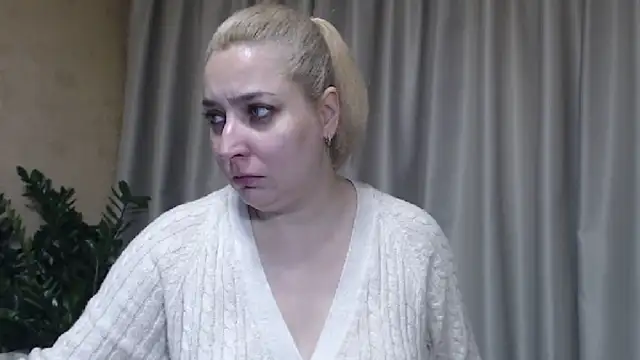 Snapshot of sweetpussy13 chatting on 21, 11, 2025 sweetpussy13 online show from 21, 11, 2025