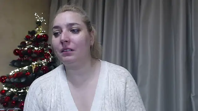 Snapshot of sweetpussy13 chatting on 19, 12, 2025 sweetpussy13 online show from 19, 12, 2025