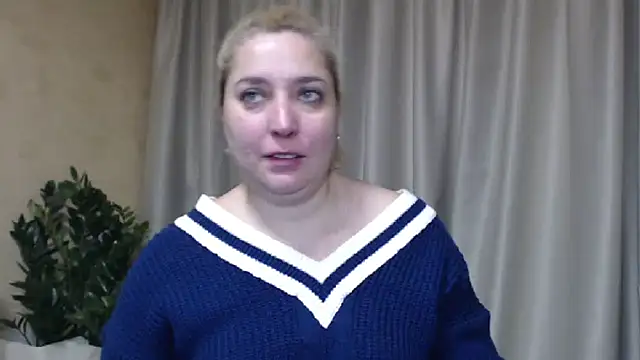 Snapshot of sweetpussy13 chatting on 3, 2, 2026 sweetpussy13 online show from 3, 2, 2026