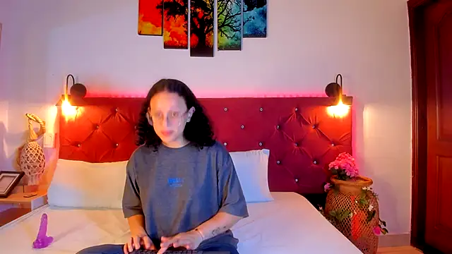 Snapshot of Trixye_Moon chatting on 16, 12, 2025 Trixye Moon online show from 16, 12, 2025