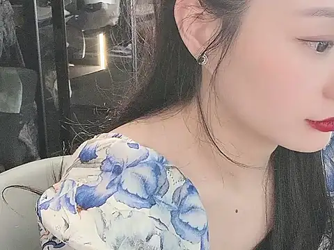 Snapshot of lisachen13 chatting on 15, 12, 2025 lisachen13 online show from 15, 12, 2025