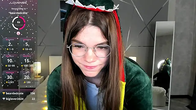 miss  evelyne online show from 20, 12, 2025