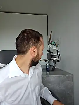 Lovebackground online show from 1, 10, 2025