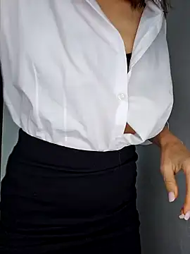 Lovebackground online show from 14, 10, 2025