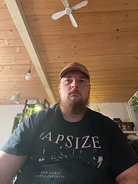 Snapshot of YoursxTruly chatting on 16, 12, 2025 YoursxTruly online show from 16, 12, 2025