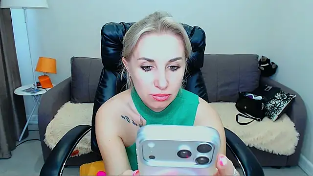 Snapshot of Hanna--Sweet chatting on 16, 6, 2026 Hanna--Sweet online show from 16, 6, 2026