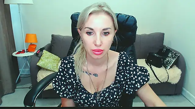 Snapshot of Hanna--Sweet chatting on 25, 7, 2026 Hanna--Sweet online show from 25, 7, 2026