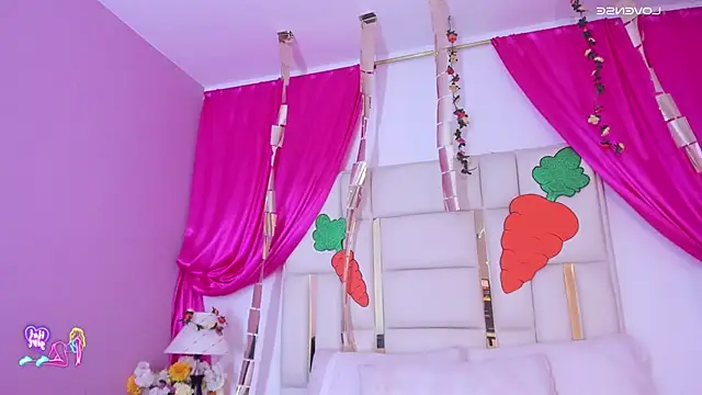 Silvanna-Casstro online show from 8, 4, 2026