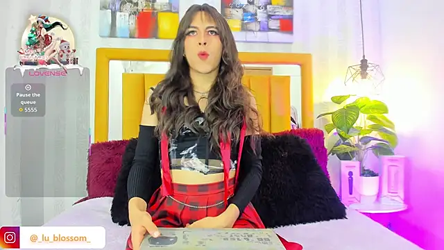 Snapshot of Milow_Russo_ chatting on 15, 12, 2025 Milow Russo online show from 15, 12, 2025