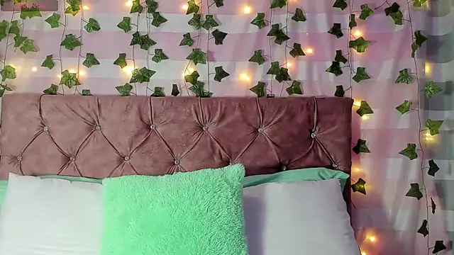 Ayla-marttinez online show from 13, 4, 2026