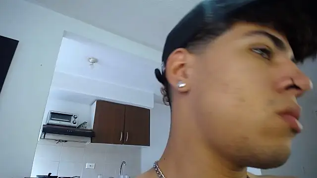 Snapshot of black_men9 chatting on 20, 4, 2026 black men9 online show from 20, 4, 2026