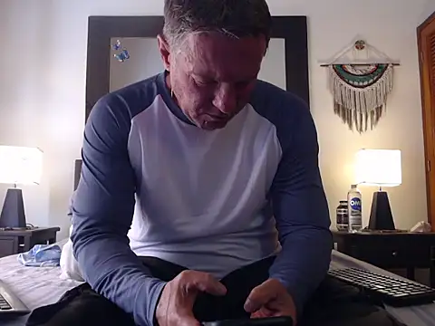 Snapshot of TommyLopez chatting on 17, 12, 2025 TommyLopez online show from 17, 12, 2025