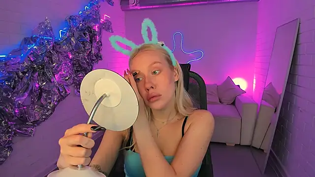 AprilChambers online show from 3, 2, 2026