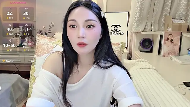 Snapshot of YUO-UU chatting on 18, 12, 2025 YUO-UU online show from 18, 12, 2025