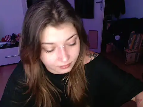 Snapshot of AlienforTwenty chatting on 14, 12, 2025 AlienforTwenty online show from 14, 12, 2025